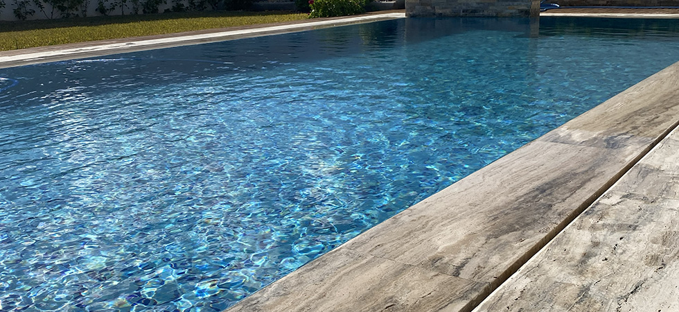 Piscine à Débordement