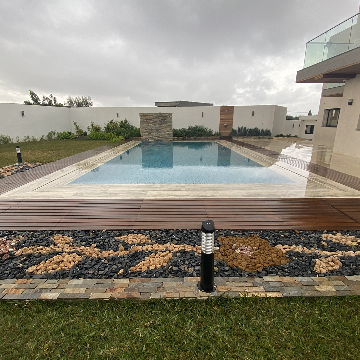 Piscine à Débordement Aside à Thraiet